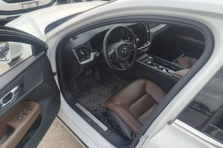 Used Volvo S60 2022 B4 Zhiyi Luxury Edition Driver Seat