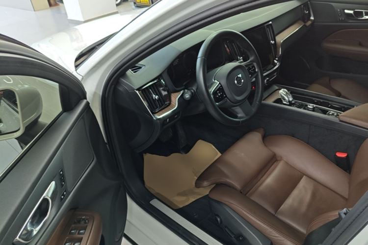 Used Volvo S60 2022 B4 Zhiyuan Luxury Edition Driver Seat