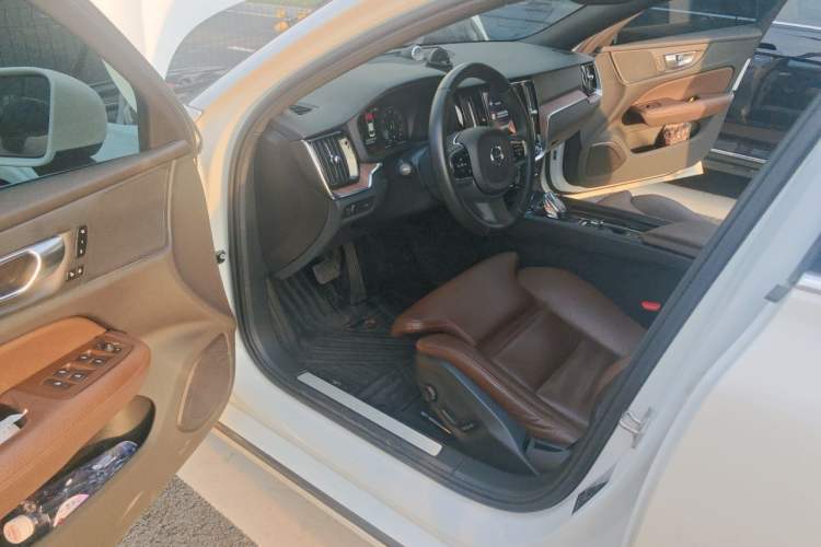 Used Volvo S60 2022 B4 Zhiyuan Luxury Edition Driver Seat