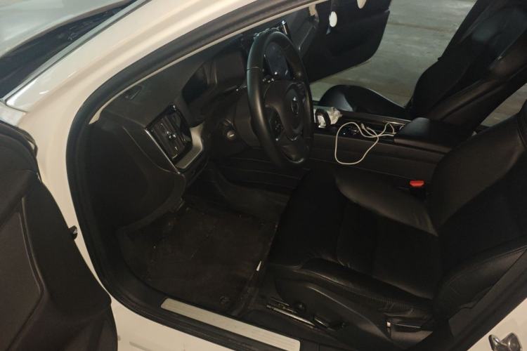 Used Volvo S60 2022 B3 Smart Drive Luxury Edition Driver Seat