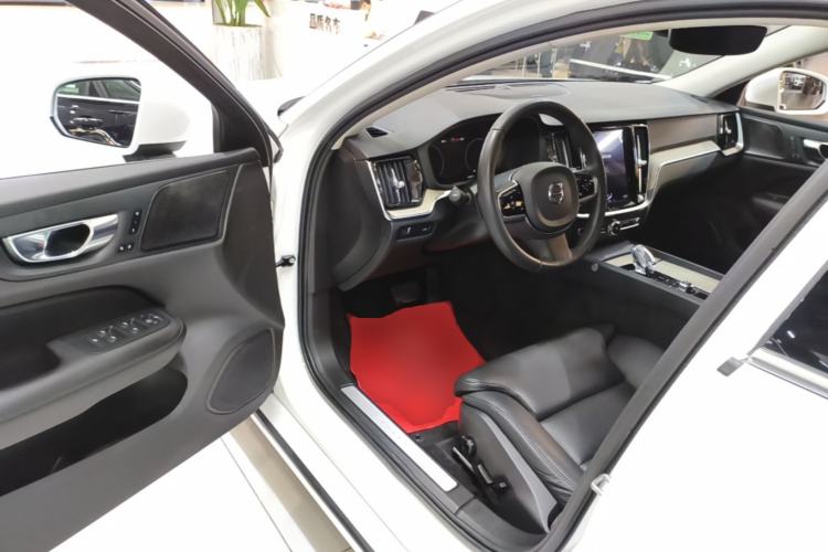 Used Volvo S60 2022 B4 Zhiyuan Luxury Edition Driver Seat