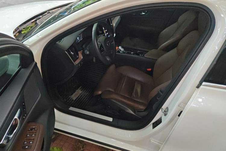 Used Volvo S60 2022 B4 Zhiyuan Luxury Edition Driver Seat