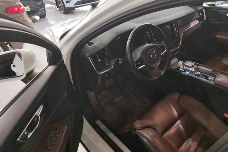 Used Volvo S60 2022 B4 Zhiyuan Luxury Edition Driver Seat