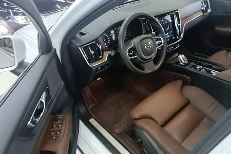 Used Volvo S60 2022 B4 Zhiyuan Luxury Edition Driver Seat