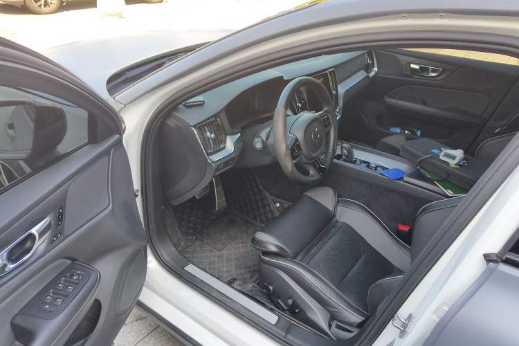 Used Volvo S60 2022 B4 Zhiyuan Sport Edition Driver Seat