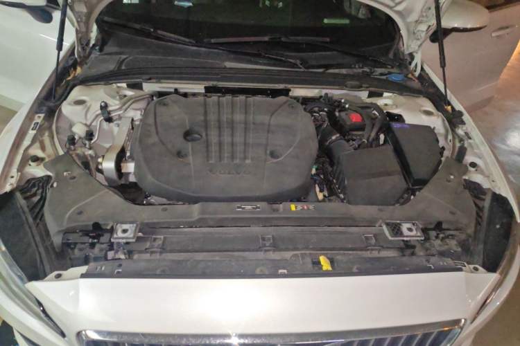 Used Volvo S60 2022 B4 Zhiyuan Luxury Edition Engine Bay
