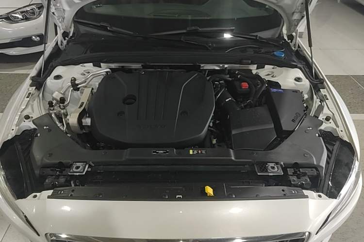 Used Volvo S60 2022 B4 Zhiyuan Luxury Edition Engine Bay