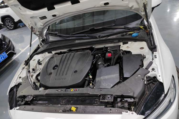 Used Volvo S60 2022 B4 Zhiyuan Luxury Edition Engine Bay