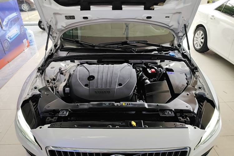 Used Volvo S60 2022 B4 Zhiyuan Luxury Edition Engine Bay