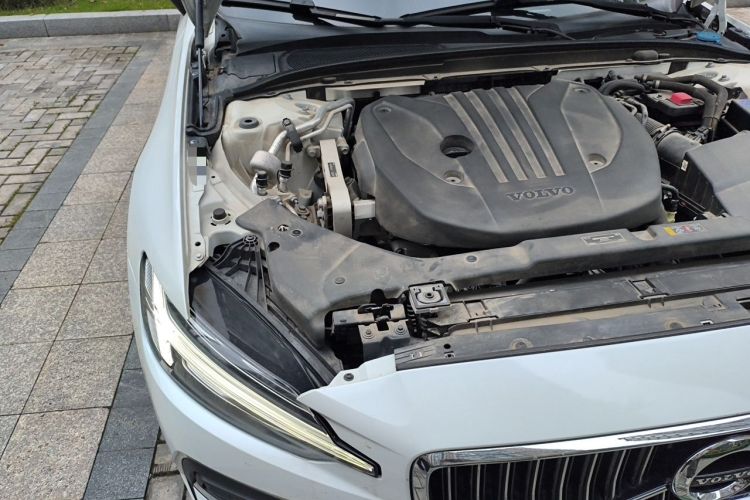 Used Volvo S60 2022 B4 Zhiyi Luxury Edition Engine Bay Right