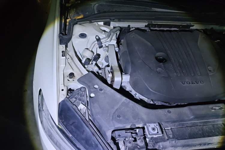Used Volvo S60 2022 B4 Zhiyi Luxury Edition Engine Bay Right