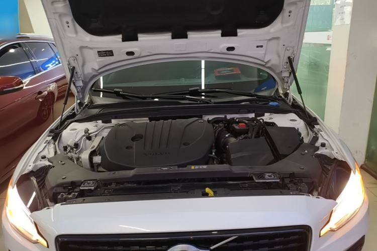 Used Volvo S60 2022 B4 Zhiyuan Luxury Edition Engine Bay
