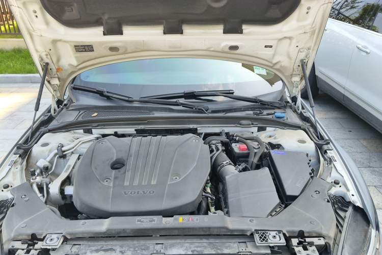 Used Volvo S60 2022 B4 Zhiyuan Sport Edition Engine Bay