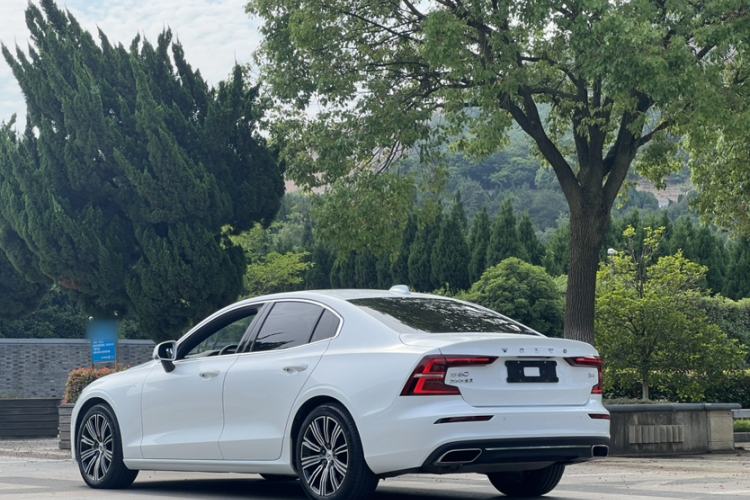 Used Volvo S60 2022 B4 Zhiyuan Luxury Edition Exterior 1