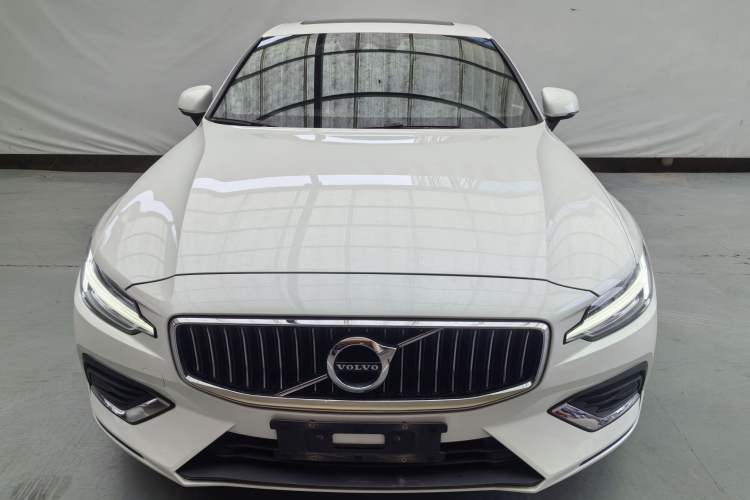 Used Volvo S60 2022 B4 Zhiyi Luxury Edition Exterior 1