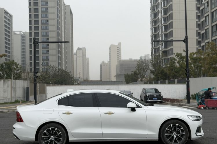 Used Volvo S60 2022 B4 Zhiyi Luxury Edition Exterior 1