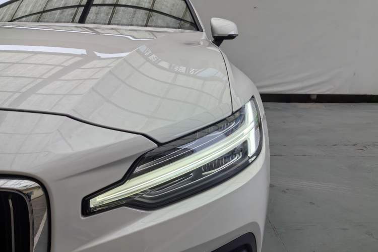 Used Volvo S60 2022 B4 Zhiyi Luxury Edition Exterior 2
