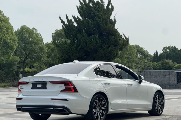 Used Volvo S60 2022 B4 Zhiyuan Luxury Edition Exterior 2