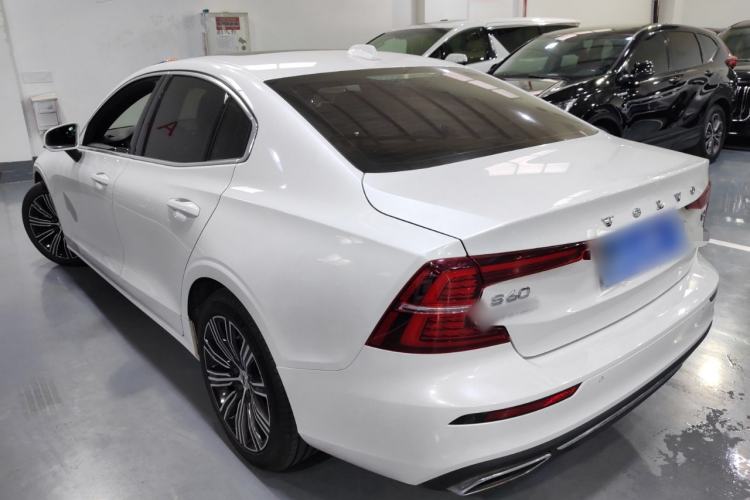 Used Volvo S60 2022 B4 Zhiyuan Luxury Edition Exterior 2
