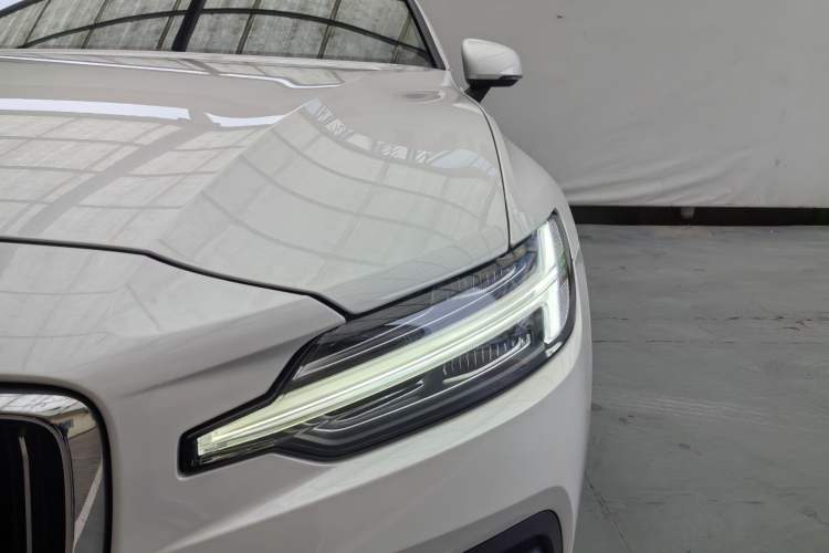 Used Volvo S60 2022 B4 Zhiyi Luxury Edition Exterior 2
