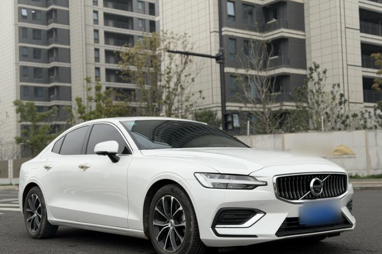 Used Volvo S60 2022 B4 Zhiyi Luxury Edition Exterior 2