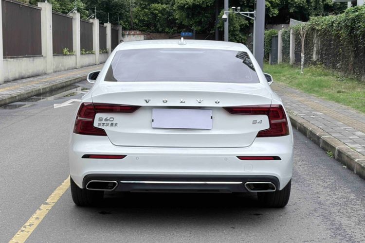 Used Volvo S60 2022 B4 Zhiyuan Luxury Edition Exterior 2