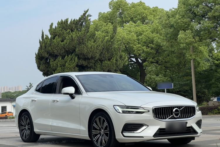 Used Volvo S60 2022 B4 Zhiyuan Luxury Edition Exterior 3