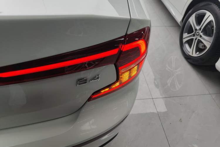 Used Volvo S60 2022 B4 Zhiyi Luxury Edition Exterior 3