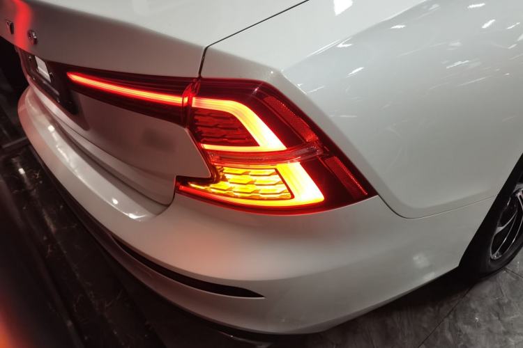 Used Volvo S60 2022 B4 Zhiyi Luxury Edition Exterior 3