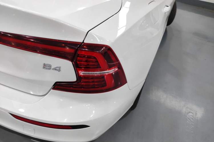 Used Volvo S60 2022 B4 Zhiyuan Luxury Edition Exterior 3