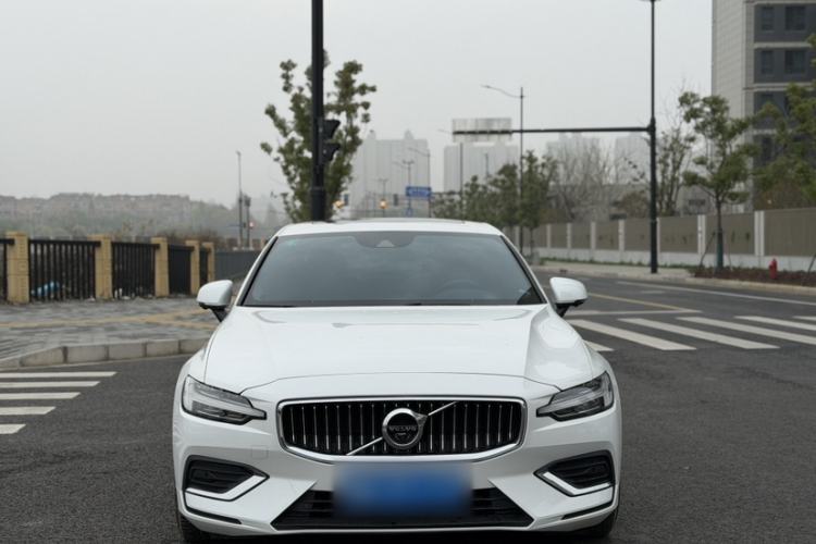 Used Volvo S60 2022 B4 Zhiyi Luxury Edition Exterior 3