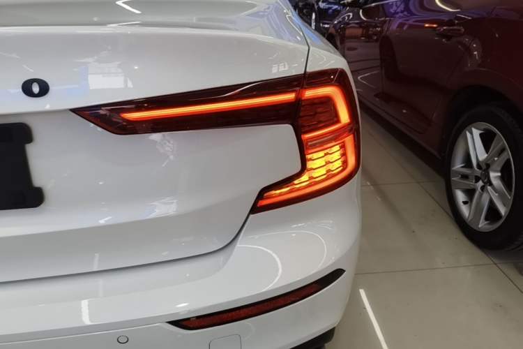 Used Volvo S60 2022 B4 Zhiyuan Luxury Edition Exterior 3
