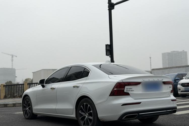 Used Volvo S60 2022 B4 Zhiyi Luxury Edition Exterior 4