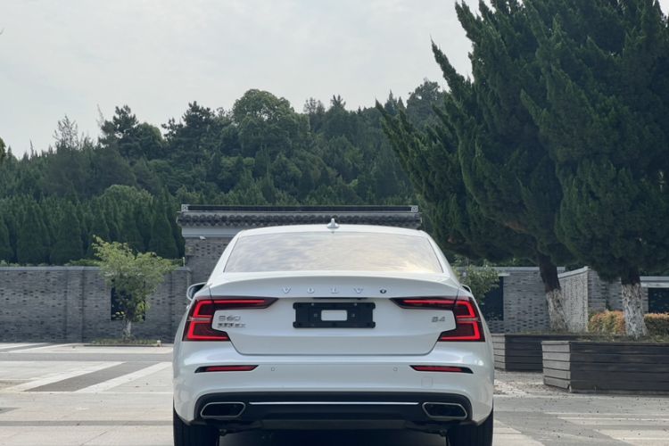 Used Volvo S60 2022 B4 Zhiyuan Luxury Edition Exterior 5