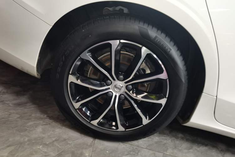 Used Volvo S60 2022 B4 Zhiyi Luxury Edition Exterior 5