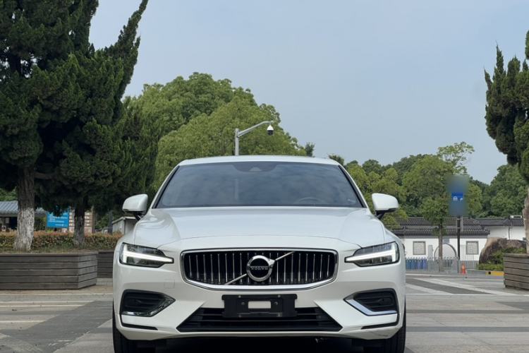 Used Volvo S60 2022 B4 Zhiyuan Luxury Edition Exterior 6