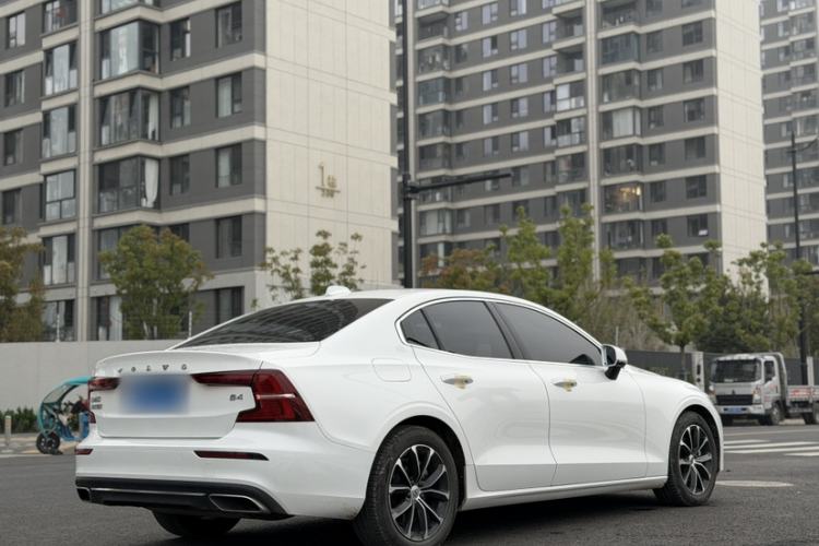 Used Volvo S60 2022 B4 Zhiyi Luxury Edition Exterior 6