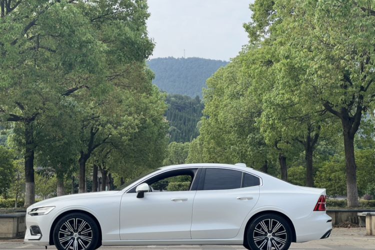 Used Volvo S60 2022 B4 Zhiyuan Luxury Edition Exterior 8