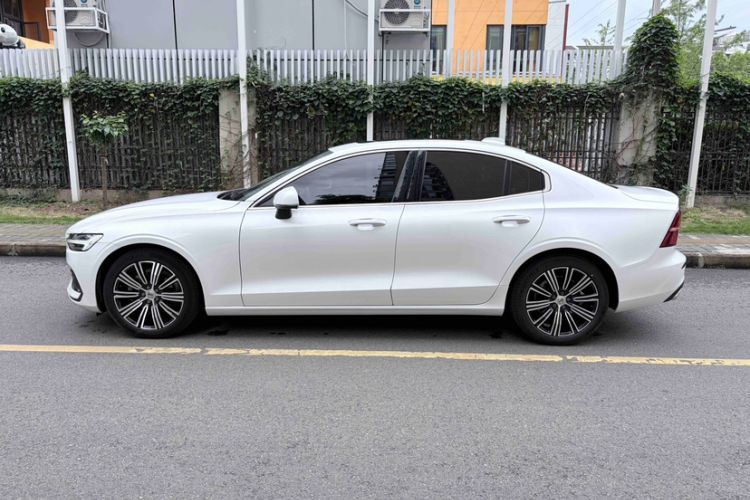 Used Volvo S60 2022 B4 Zhiyuan Luxury Edition Exterior 9