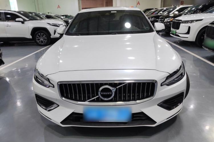 Used Volvo S60 2022 B4 Zhiyuan Luxury Edition Front