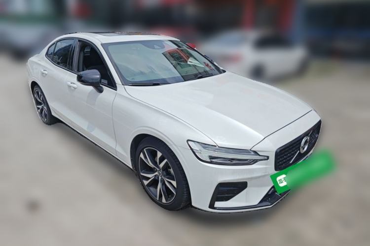 Used Volvo S60 2022 B4 Zhiyuan Sport Edition Front Right 45 Deg