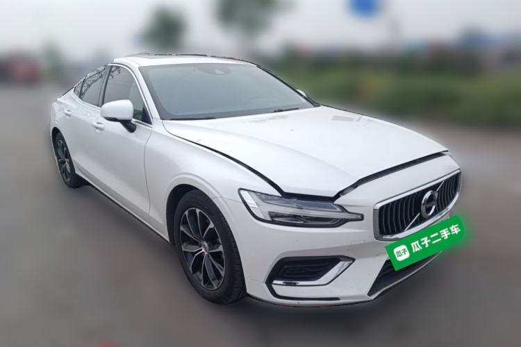 Used Volvo S60 2022 B4 Zhiyi Luxury Edition Front Right 45 Deg