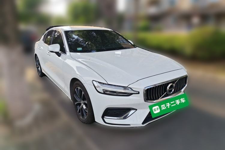 Used Volvo S60 2022 B4 Zhiyi Luxury Edition Front Right 45 Deg