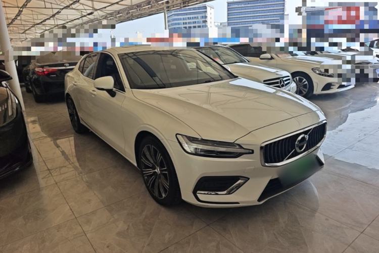 Used Volvo S60 2022 B4 Zhiyuan Luxury Edition Front Right 45 Deg