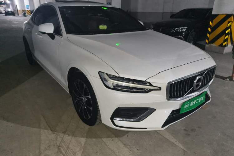 Used Volvo S60 2022 B4 Zhiyi Luxury Edition Front Right 45 Deg
