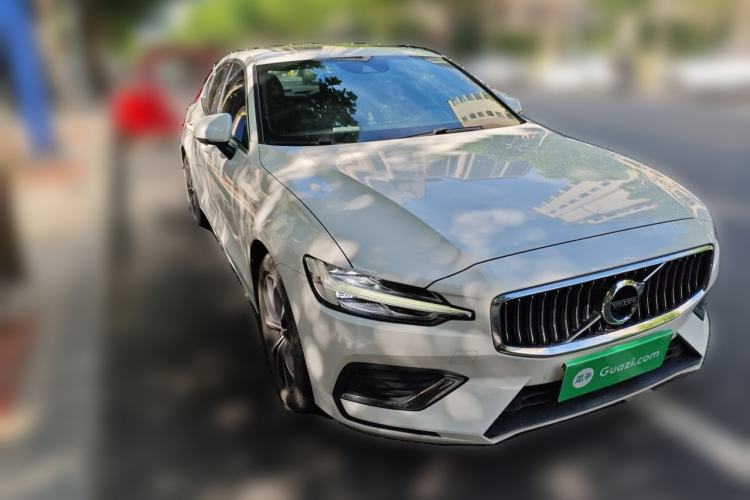 Used Volvo S60 2022 B4 Zhiyi Luxury Edition Front Right 45 Deg