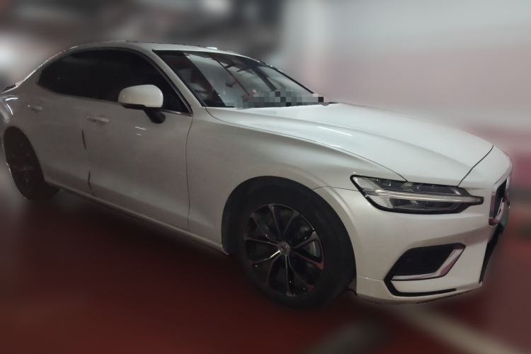 Used Volvo S60 2022 B4 Zhiyi Luxury Edition Front Right 45 Deg