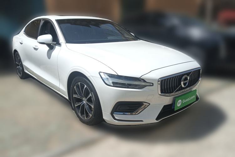 Used Volvo S60 2022 B4 Zhiyi Luxury Edition Front Right 45 Deg