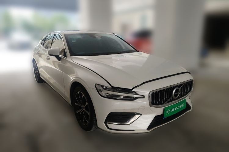 Used Volvo S60 2022 B4 Zhiyi Luxury Edition Front Right 45 Deg