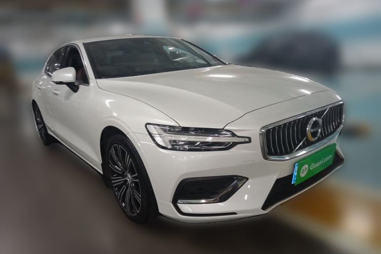 Used Volvo S60 2022 B4 Zhiyuan Luxury Edition Front Right 45 Deg